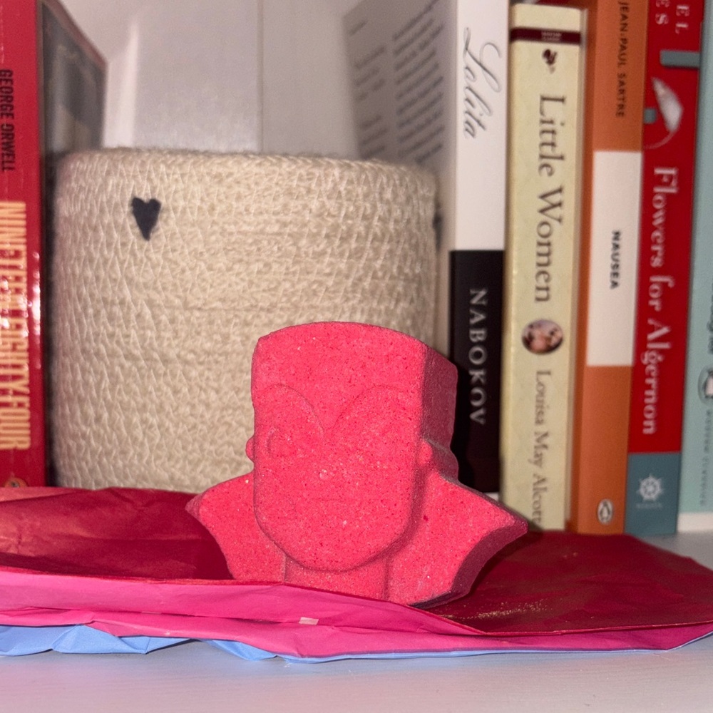 3/$30 brand new lush vampire/dracula bath bomb